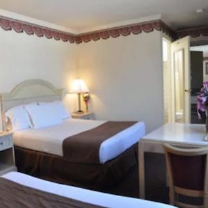 Double Queen Room
